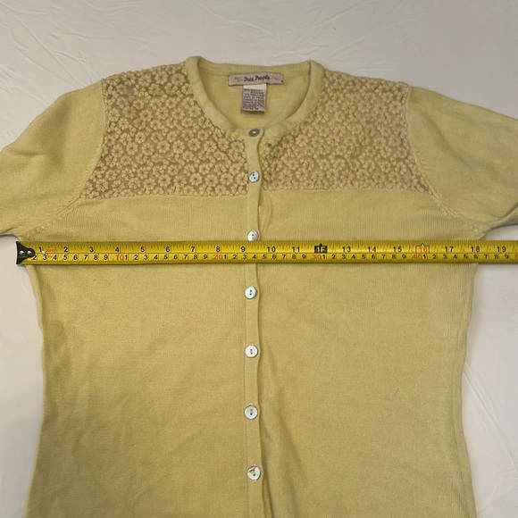 Free People yellow boho wool acrylic blend daisy button cardigan M - Picture 8 of 11